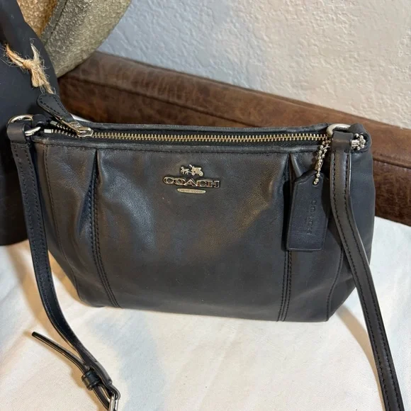 COACH Black Leather Crossbody Bag Preloved - Picture 7 of 15